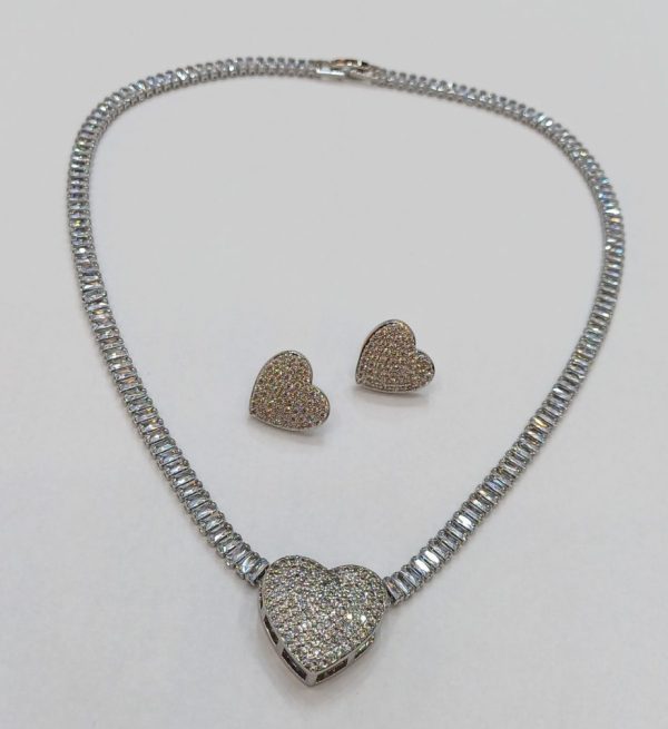 CONJUNTO COLAR BRINCO, CRAVEJADO EM ZIRCÕNIA, BANHO NÍQUIL.